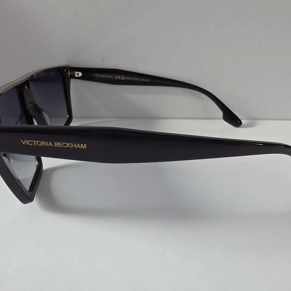 Victoria Beckham Black Sunglasses - Picture 5 of 6
